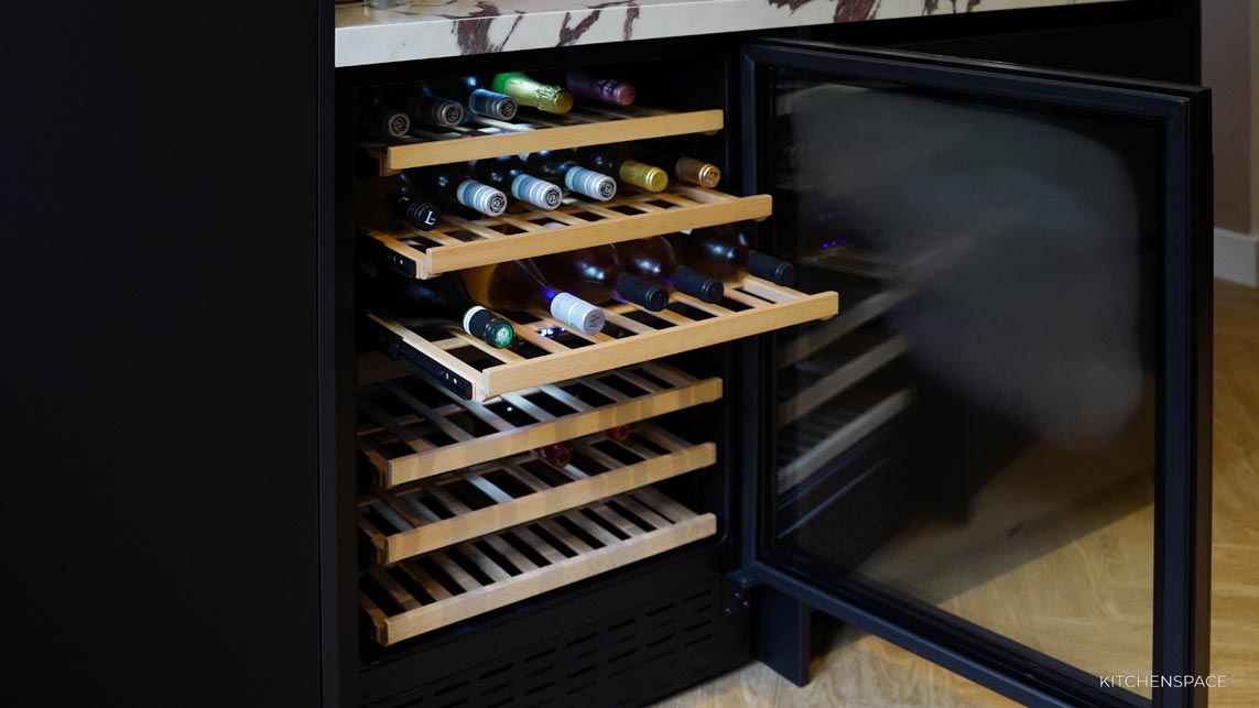 U-Shape Kitchen with Calacatta Viola Countertop